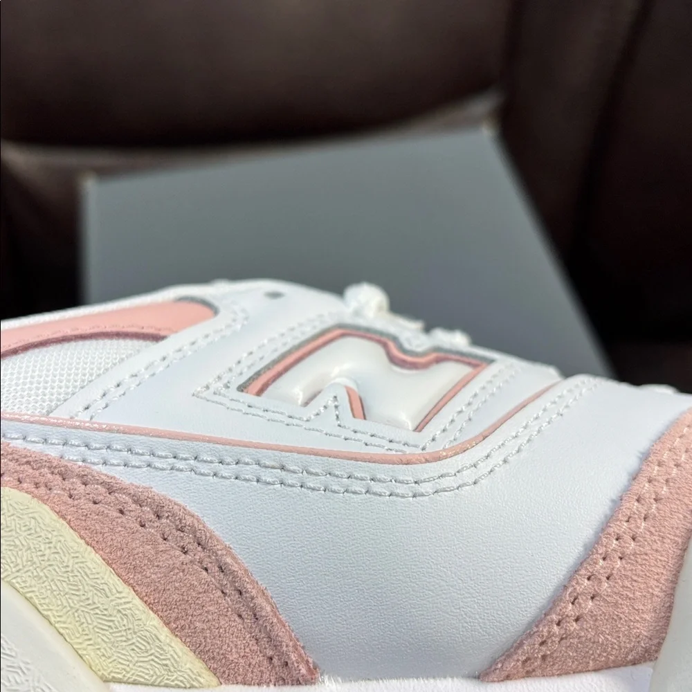 New Balance 550 Athletic Shoe - Big Kid - White / Pink Haze blanc rose 4 1/2 - Picture 9 of 13